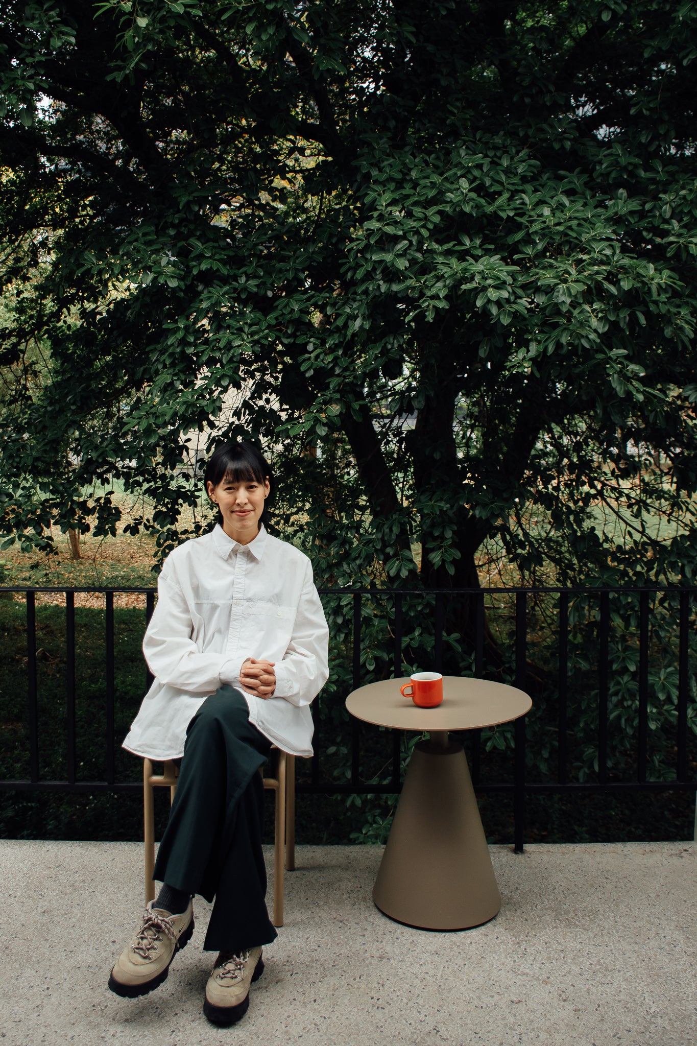 เคาะประตู Brown Burgundy และสนทนากับ ‘ฟ้า–นิโรธา’ ถึงความบ้าเครื่องแก้วและการเติบโตตลอด 10 ปี